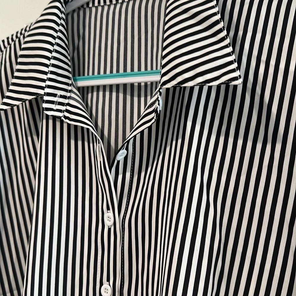 Oversized striped black and white button down shirt. Size xl shirt sleeve shirt - Picture 2 of 6